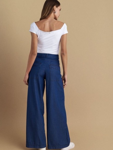 Blue jean tencel παντελόνα με χαμηλό πιετάκι, μπροστινές στρογγυλεμένες τσέπες και καπακωτές πίσω Attrattivo