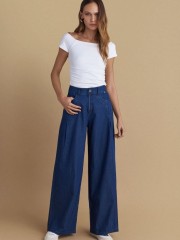 Blue jean tencel παντελόνα με χαμηλό πιετάκι, μπροστινές στρογγυλεμένες τσέπες και καπακωτές πίσω Attrattivo