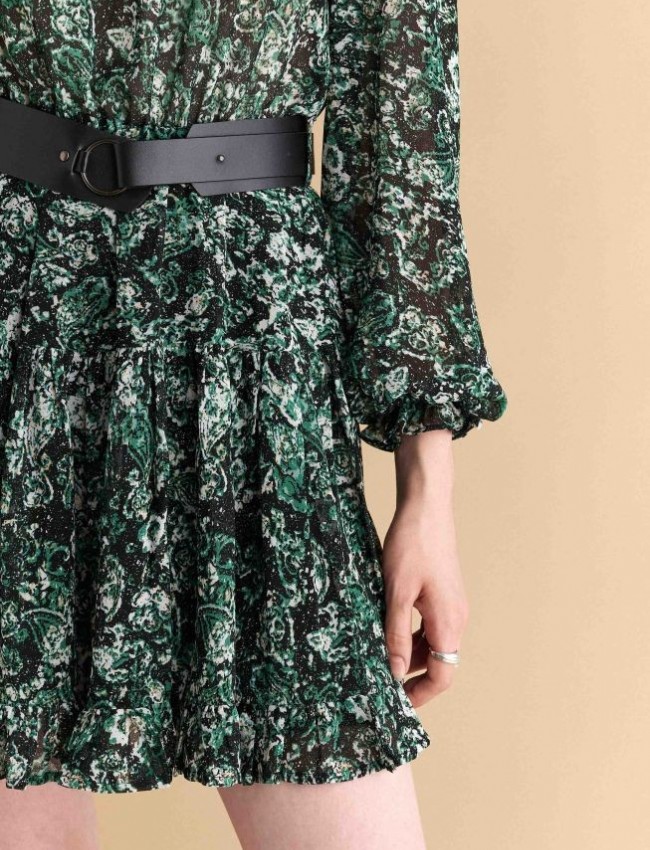 Floral printed πράσινο μακρυμάνικο κοντό φόρεμα από μουσελίνα με λουπέτο λαιμόκοψη, διαφάνεια στο πάνω μέρος, ελαστική μέση, βολάν στο τελείωμα και αποσπώμενη faux-leather ζώνη Attrattivo 