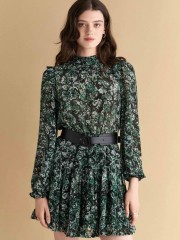 Floral printed πράσινο μακρυμάνικο κοντό φόρεμα από μουσελίνα με λουπέτο λαιμόκοψη, διαφάνεια στο πάνω μέρος, ελαστική μέση, βολάν στο τελείωμα και αποσπώμενη faux-leather ζώνη Attrattivo 