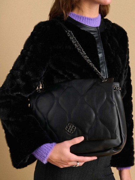 Μαύρη faux-leather καπιτονέ τσάντα σε τετράγωνο σχέδιο, με καπάκι που επανωτίζει και αλυσίδα χερούλι Attrattivo