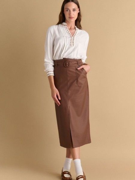 Ταμπά faux-leather midi φούστα, σε ίσια γραμμή, με τετράγωνες τσέπες μπροστά, σκίσιμο μπροστά, κλείσιμο με κρυφό φερμουάρ πίσω και αποσπωμένη ζώνη Attrattivo  