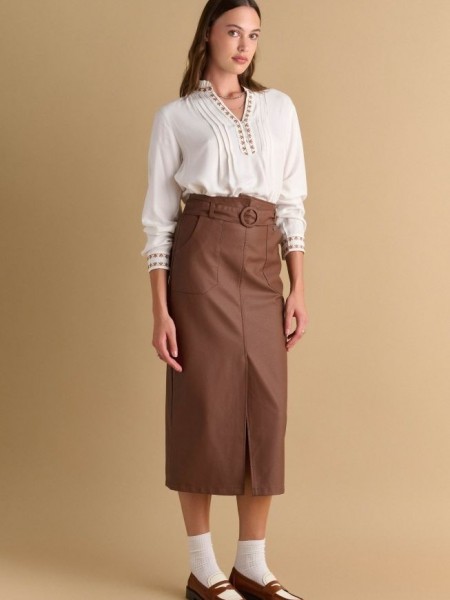 Ταμπά faux-leather midi φούστα, σε ίσια γραμμή, με τετράγωνες τσέπες μπροστά, σκίσιμο μπροστά, κλείσιμο με κρυφό φερμουάρ πίσω και αποσπωμένη ζώνη Attrattivo  