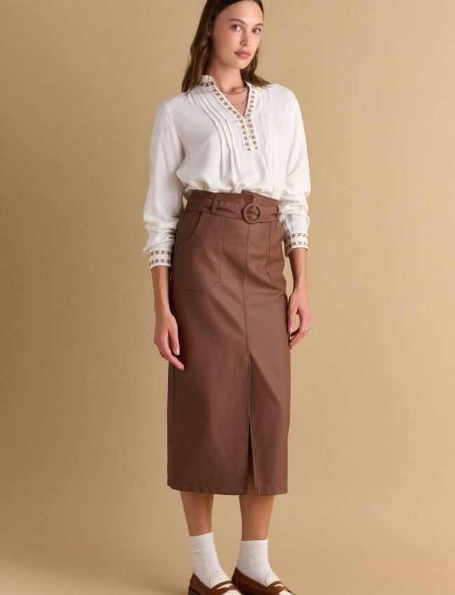 Ταμπά faux-leather midi φούστα, σε ίσια γραμμή, με τετράγωνες τσέπες μπροστά, σκίσιμο μπροστά, κλείσιμο με κρυφό φερμουάρ πίσω και αποσπωμένη ζώνη Attrattivo  