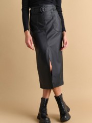 Μαύρη faux-leather midi φούστα, σε ίσια γραμμή, με τετράγωνες τσέπες μπροστά, σκίσιμο μπροστά, κλείσιμο με κρυφό φερμουάρ πίσω και αποσπωμένη ζώνη Attrattivo  