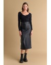 Μαύρη faux-leather midi φούστα, σε ίσια γραμμή, με τετράγωνες τσέπες μπροστά, σκίσιμο μπροστά, κλείσιμο με κρυφό φερμουάρ πίσω και αποσπωμένη ζώνη Attrattivo  
