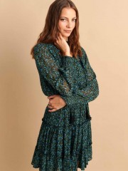 Floral printed πετρόλ μακρυμάνικο κοντό φόρεμα από μουσελίνα με βολάν σε επίπεδα στο κάτω μέρος, λάστιχο στη μέση, και κλείσιμο με κορδόνι στην V-λαιμόκοψη Attrattivo