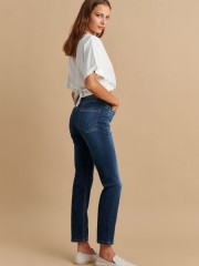 Blue jean ψηλόμεσο regular-fit παντελόνι με μικρά ξεβάμματα, ιδιαίτερα γαζιά και τετράγωνες τσέπες πίσω Attrattivo 