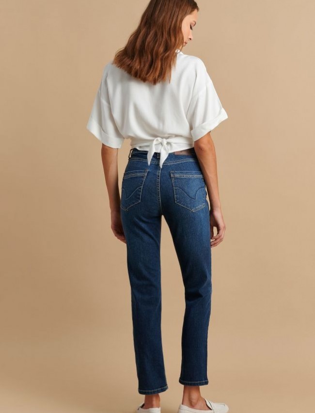 Blue jean ψηλόμεσο regular-fit παντελόνι με μικρά ξεβάμματα, ιδιαίτερα γαζιά και τετράγωνες τσέπες πίσω Attrattivo 