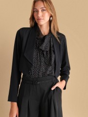 Μαύρο cropped σακάκι σε μεσάτη γραμμή και χωρίς μπροστινό κούμπωμα Attrattivo 