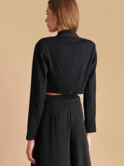 Μαύρο cropped σακάκι σε μεσάτη γραμμή και χωρίς μπροστινό κούμπωμα Attrattivo 