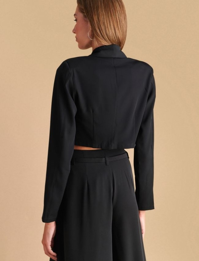 Μαύρο cropped σακάκι σε μεσάτη γραμμή και χωρίς μπροστινό κούμπωμα Attrattivo 