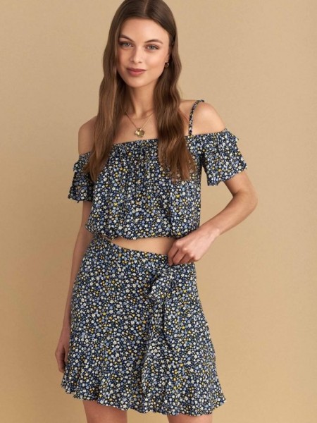 Floral printed μπλε ψηλόμεση κοντή φούστα, σε ελαφρώς κλος γραμμή, κλείσιμο με φερμουάρ στο πλάι και μη αποσπώμενη ζώνη Attrattivo 