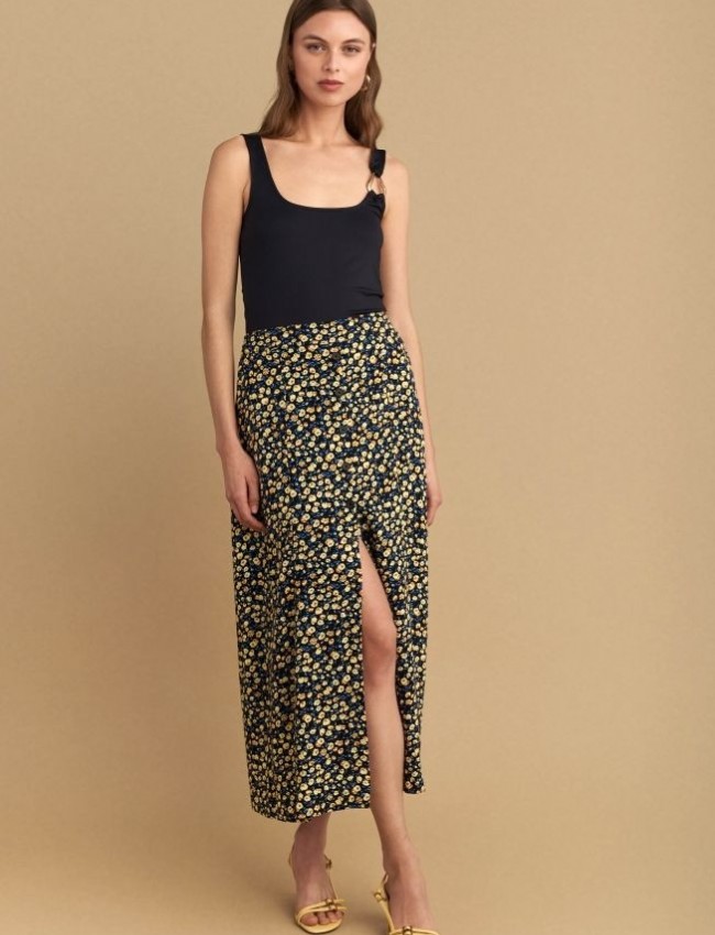 Floral printed κίτρινη ψηλόμεση midi φούστα σε ίσια γραμμή, λάστιχο πίσω στη μέση και κλείσιμο με μπροστινά κουμπιά Attrattivo 