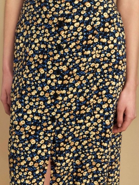 Floral printed κίτρινη ψηλόμεση midi φούστα σε ίσια γραμμή, λάστιχο πίσω στη μέση και κλείσιμο με μπροστινά κουμπιά Attrattivo 