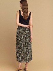 Floral printed κίτρινη ψηλόμεση midi φούστα σε ίσια γραμμή, λάστιχο πίσω στη μέση και κλείσιμο με μπροστινά κουμπιά Attrattivo 