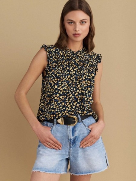 Floral printed κίτρινη αμάνικη μπλούζα σε Α-γραμμή, με πιέτες, με μικρές σούρες και λάστιχο στο πάνω μέρος και κλείσιμο με μπροστινά κουμπιά Attrattivo