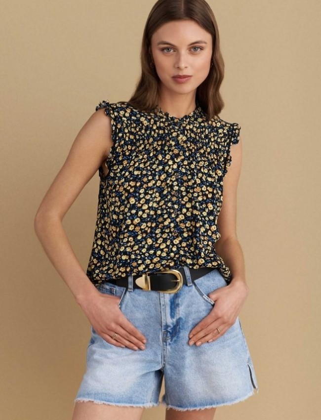 Floral printed κίτρινη αμάνικη μπλούζα σε Α-γραμμή, με πιέτες, με μικρές σούρες και λάστιχο στο πάνω μέρος και κλείσιμο με μπροστινά κουμπιά Attrattivo