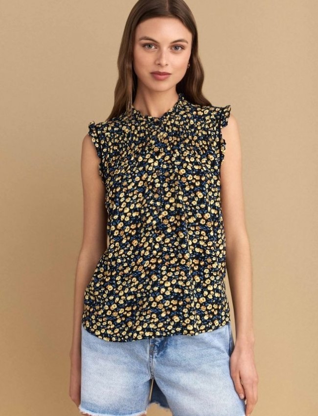 Floral printed κίτρινη αμάνικη μπλούζα σε Α-γραμμή, με πιέτες, με μικρές σούρες και λάστιχο στο πάνω μέρος και κλείσιμο με μπροστινά κουμπιά Attrattivo