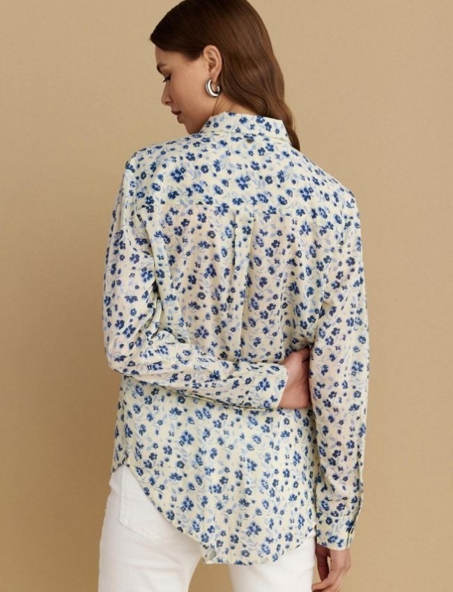 Floral printed μπλε μακρυμάνικο πουκάμισο, σε ίσια γραμμή, με πέτο γιακά, κουφόπιετα στην πλάτη και κλείσιμο με κουμπιά μπροστά Attrattivo 
