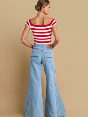 Blue jean ψηλόμεση wide-leg παντελόνα με διπλή ραφή στα πλαϊνά, τετράγωνες τσέπες πίσω και κλείσιμο με κουμπί και κρυφό φερμουάρ μπροστά Attrattivo