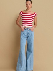Blue jean ψηλόμεση wide-leg παντελόνα με διπλή ραφή στα πλαϊνά, τετράγωνες τσέπες πίσω και κλείσιμο με κουμπί και κρυφό φερμουάρ μπροστά Attrattivo
