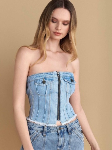 Light blue jean μπούστο strapless με λάστιχο στην πλάτη, ψεύτικα μπροστινά τσεπάκια και κλείσιμο με φερμουάρ μπροστά Atttrattivo