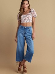Blue jean ψηλόμεση ζιπ-κυλότ , straight fit, με ταμπά γαζιά, τετράγωνες τσέπες πίσω και κλείσιμο με κρυφό φερμουάρ και κουμπί μπροστά Attrattivo 