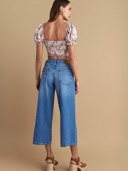Blue jean ψηλόμεση ζιπ-κυλότ , straight fit, με ταμπά γαζιά, τετράγωνες τσέπες πίσω και κλείσιμο με κρυφό φερμουάρ και κουμπί μπροστά Attrattivo 