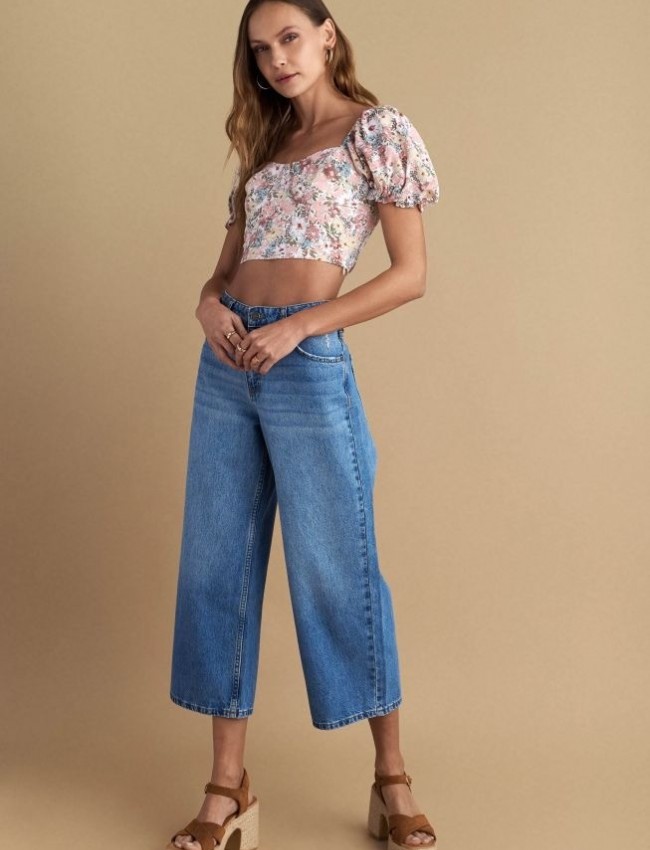 Blue jean ψηλόμεση ζιπ-κυλότ , straight fit, με ταμπά γαζιά, τετράγωνες τσέπες πίσω και κλείσιμο με κρυφό φερμουάρ και κουμπί μπροστά Attrattivo 