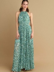 Εμπριμέ μέντα αμάνικο πλισέ maxi φόρεμα, με halter λαιμόκοψη, παρτούς ώμους, λάστιχο στην μέση και κλείσιμο με κουμπί πίσω Attrattivo 