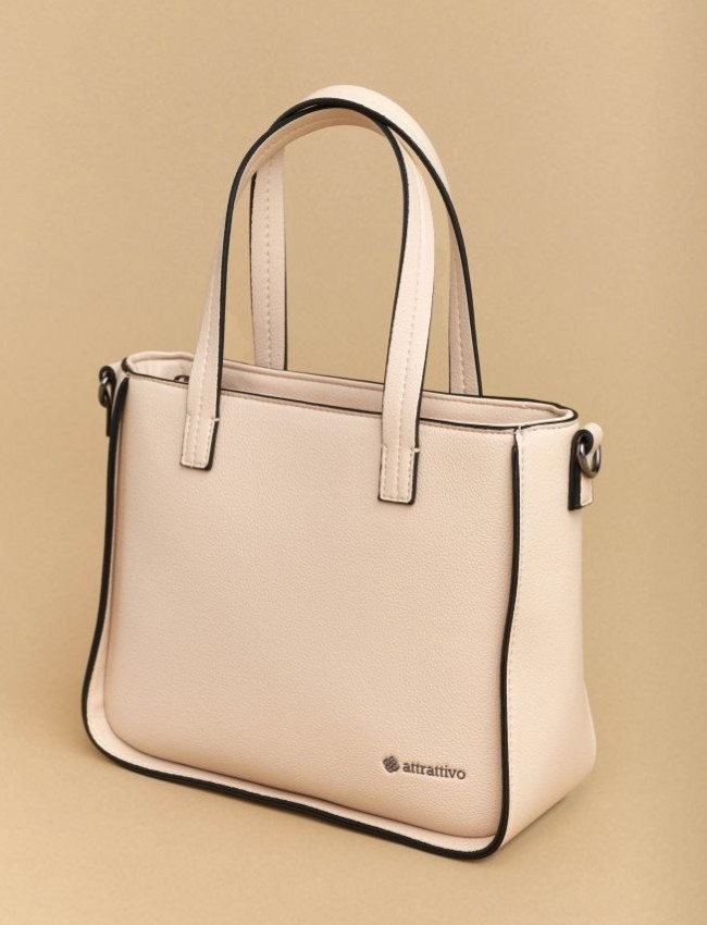 Μπεζ faux-leather τετράγωνη τσάντα με μικρά χερούλια, διαθέτει και ιδιαίτερο ιμάντα για τον ώμο Attrattivo 