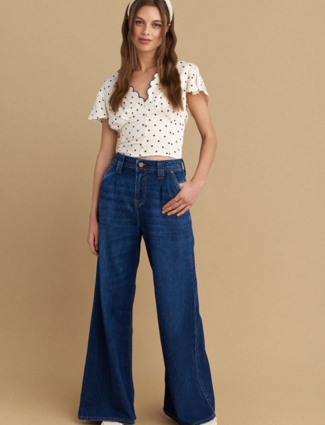 Blue jean ψηλόμεση wide-leg παντελόνα, με ταμπά γαζιά, πλαϊνές τσέπες και κλείσιμο με κουμπιά και κουμπί μπροστά Attrattivo 