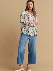 Floral printed εκρού μακρυμάνικη μπλούζα, σε ίσια γραμμή, με V στην πέτο γιακά λαιμόκοψη και ανάποδο κρουαζέ στην πλάτη  Attrattivo 