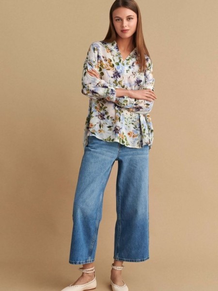 Floral printed εκρού μακρυμάνικη μπλούζα, σε ίσια γραμμή, με V στην πέτο γιακά λαιμόκοψη και ανάποδο κρουαζέ στην πλάτη  Attrattivo 