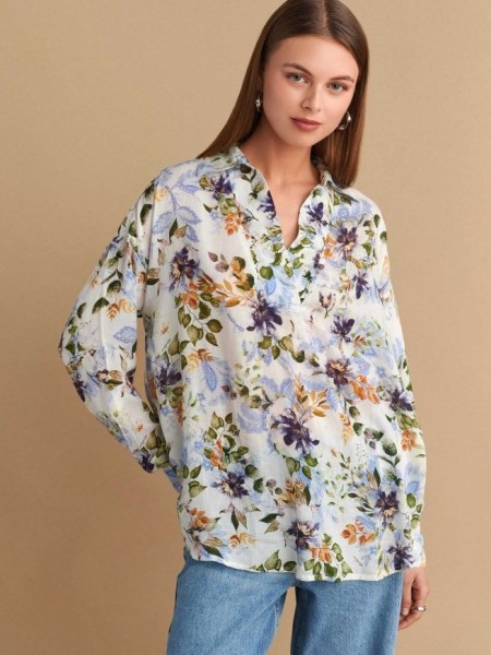 Floral printed εκρού μακρυμάνικη μπλούζα, σε ίσια γραμμή, με V στην πέτο γιακά λαιμόκοψη και ανάποδο κρουαζέ στην πλάτη  Attrattivo 
