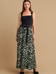 Animal printed χακί maxi ψηλόμεση φούστα, σε Α -γραμμή, με πλαϊνές τσέπες, σκίσιμο μπροστά, κλείσιμο με φερμουάρ πίσω και αποσπώμενη μαύρη ζώνη Attrattivo 