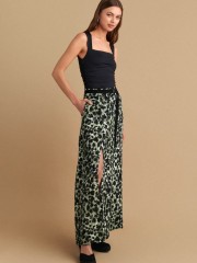 Animal printed χακί maxi ψηλόμεση φούστα, σε Α -γραμμή, με πλαϊνές τσέπες, σκίσιμο μπροστά, κλείσιμο με φερμουάρ πίσω και αποσπώμενη μαύρη ζώνη Attrattivo 