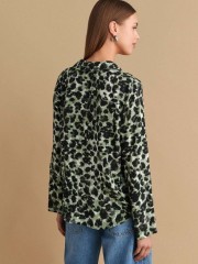 Animal printed χακί μακρυμάνικη μπλούζα, σε ίσια γραμμή και V στην πέτο γιακά λαιμόκοψη Attrattivo 