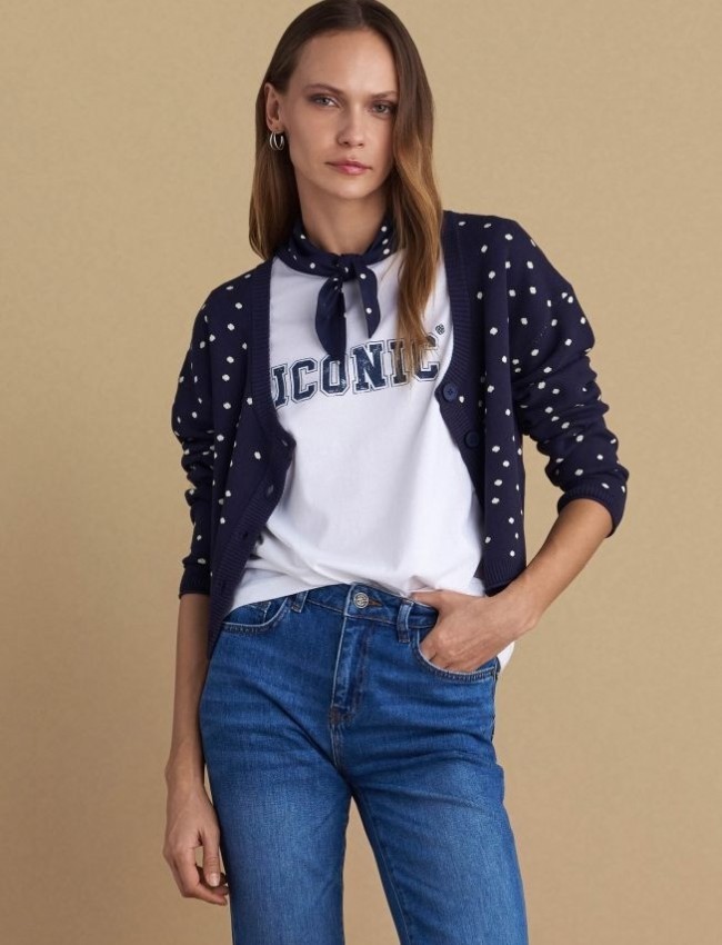 Λευκό βαμβακερό κοντομάνικο t-shirt, με κλειστή στρογγυλή λαιμόκοψη και τύπωμα "Iconic" Attrattivo 