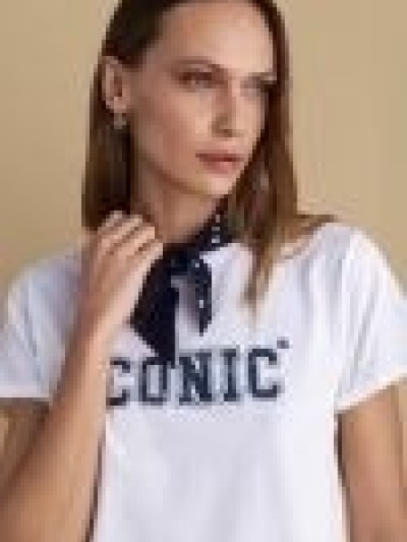 Λευκό βαμβακερό κοντομάνικο t-shirt, με κλειστή στρογγυλή λαιμόκοψη και τύπωμα "Iconic" Attrattivo 