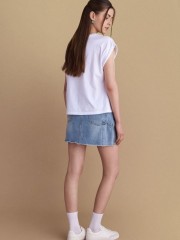 Λευκό βαμβακερό κοντομάνικο t-shirt, με κλειστή στρογγυλή λαιμόκοψη, σε τετράγωνη γραμμή, με τετράγωνη τσέπη μπροστά και κεντημένο λογότυπο "I love my freedom"Attrattivo  