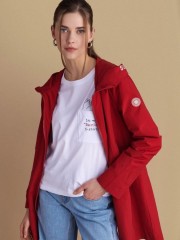 Λευκό βαμβακερό κοντομάνικο t-shirt, με ανοιχτή στρογγυλή λαιμόκοψη, με τετράγωνη τσέπη μπροστά και κεντημένο λογότυπο "In my "Bestie" t-shirt" Attrattivo 