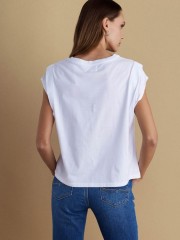 Λευκό βαμβακερό κοντομάνικο t-shirt, σε τετράγωνη γραμμή, με κλειστή στρογγυλή λαιμόκοψη και τύπωμα "Sometimes Dane is Better Than Perfect' Attrattivo 