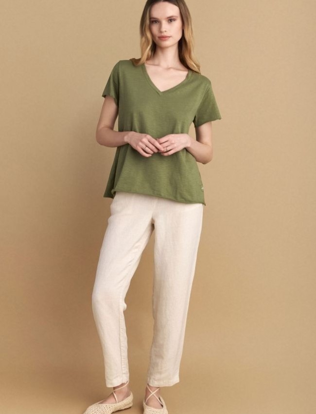 Χακί βαμβακερό κοντομάνικο basic Τ-shirt, με V- λαιμόκοψη και ελαφρώς Α γραμμή Attrattivo