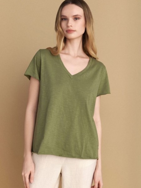 Χακί βαμβακερό κοντομάνικο basic Τ-shirt, με V- λαιμόκοψη και ελαφρώς Α γραμμή Attrattivo