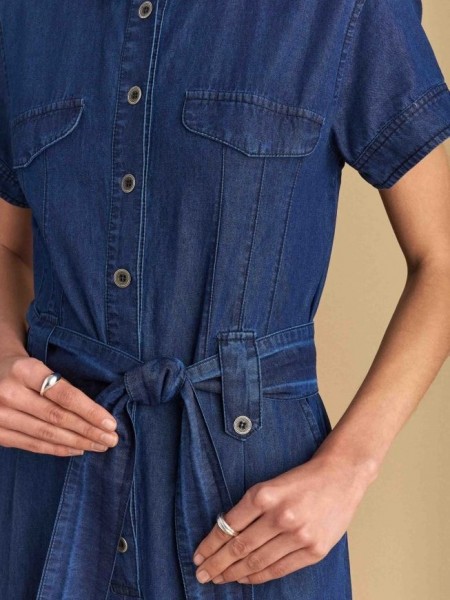 Blue Jean tencel shirt-look ολόσωμη φόρμα σε μεσάτη γραμμή, μπροστινές πιέτες, πλαϊνές τσέπες και αποσπώμενη υφασμάτινη ζώνη Attrattivo