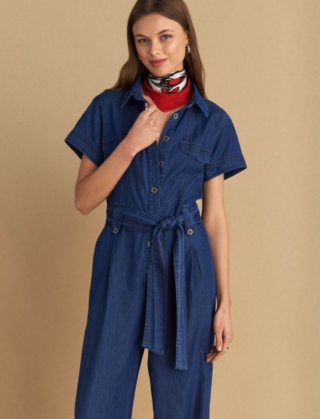 Blue Jean tencel shirt-look ολόσωμη φόρμα σε μεσάτη γραμμή, μπροστινές πιέτες, πλαϊνές τσέπες και αποσπώμενη υφασμάτινη ζώνη Attrattivo