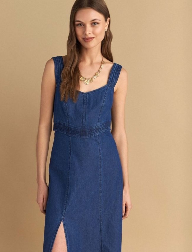 Blue jean tencel αμάνικο midi φόρεμα, με διακοσμητικές ραφές, τετράγωνη λαιμόκοψη, σκίσιμο μπροστά και κλείσιμο με φερμουάρ πίσω Attrattivo 