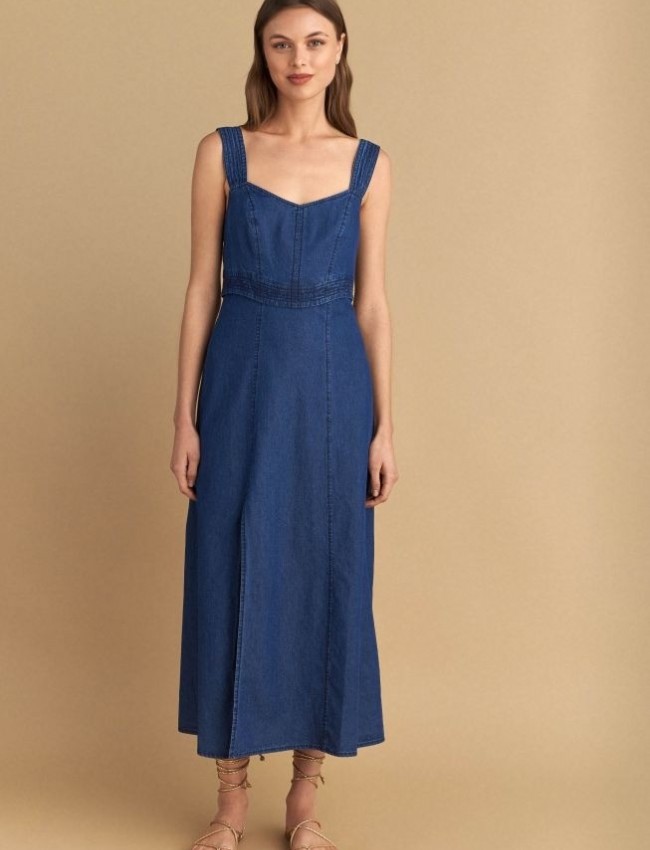 Blue jean tencel αμάνικο midi φόρεμα, με διακοσμητικές ραφές, τετράγωνη λαιμόκοψη, σκίσιμο μπροστά και κλείσιμο με φερμουάρ πίσω Attrattivo 